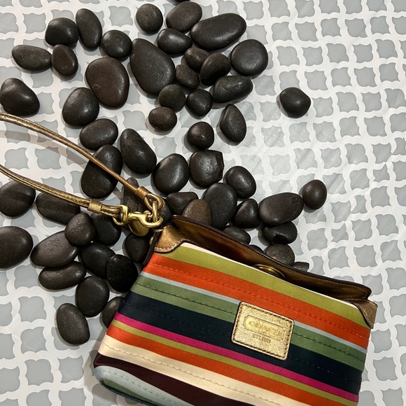 COACH vintage stripe wristlet has some ink marks in the inside see pictures - Picture 7 of 14